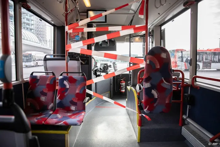 bus en tram krijgen kuchschermen tegen coronavirus