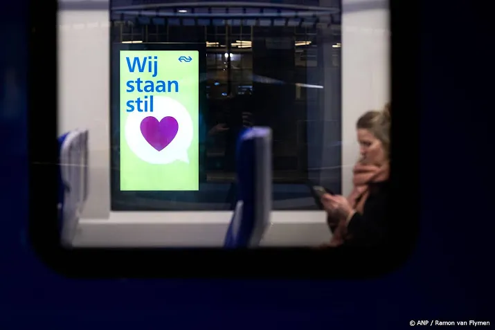 bussen trams treinen en metros staan drie minuten stil