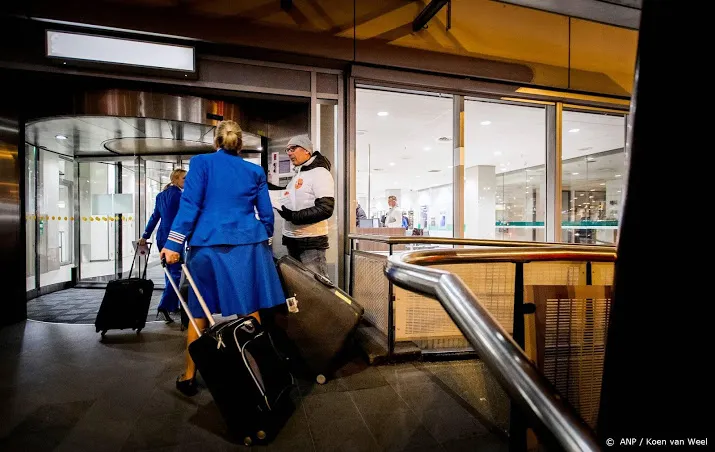 cabinebond vnc wil weer met klm om tafel