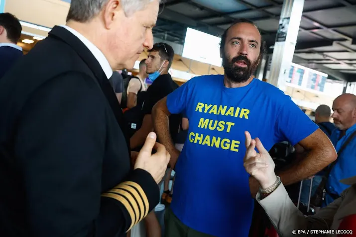 cabinepersoneel ryanair in belgie staakt in kerstvakantie