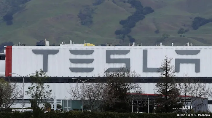 californie beschuldigt tesla van rassenscheiding in fabriek