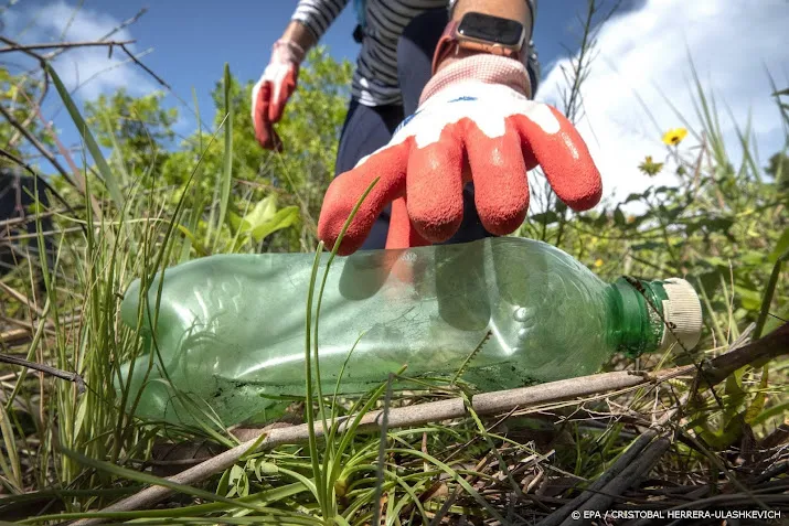 californie start onderzoek naar plasticvervuiling oliebedrijven