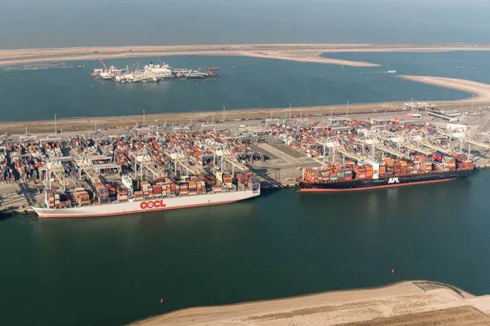 cameratoezicht douane in rotterdamse haven