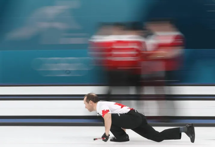 canadese curlers naast het podium
