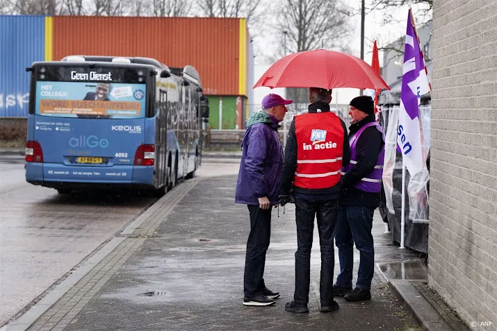 cao partijen streekvervoer praten door stakingen week opgeschort