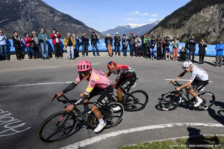carapaz ritwinnaar rodriguez nieuwe leider in romandie