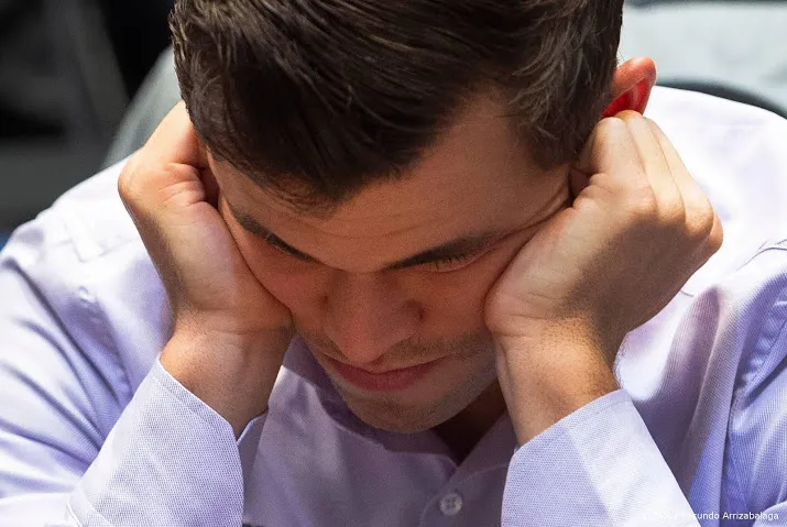 carlsen laat wereldtitel snelschaken aan rus