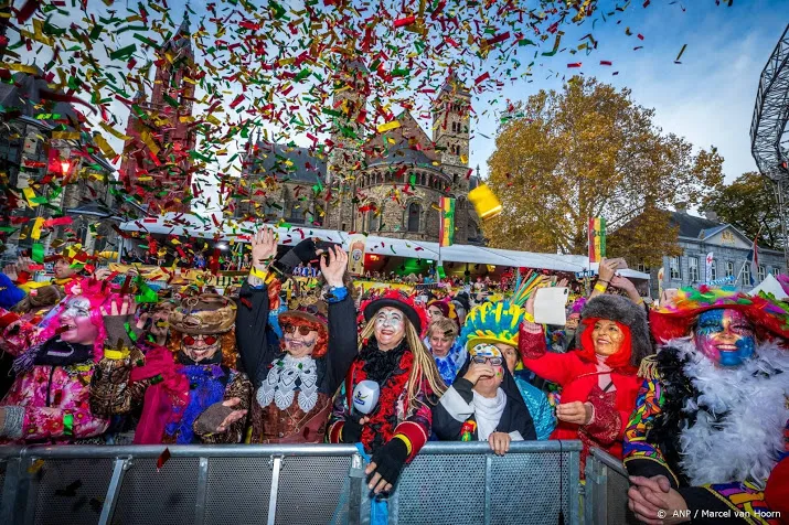 carnaval barst los ook boven de rivieren