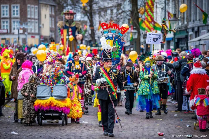 carnavalsoptochten bedreigd door harde wind