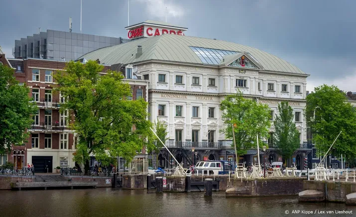 carre gaat miniversie van theater voor in kerstboom verkopen
