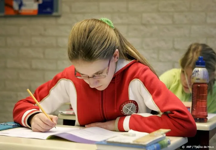 cbs meisjes in groep acht kregen weer lager schooladvies