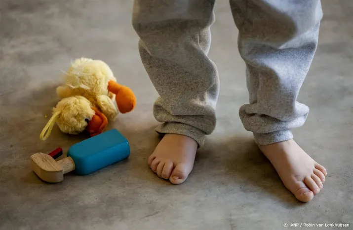 cbs steeds minder jonge moeders twee kinderen de norm
