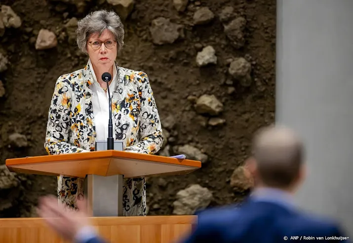 cdaer van den berg zwaar onder vuur in mondkapjesdebat
