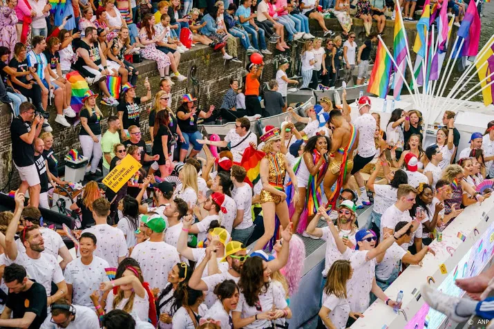 cel en tbs voor dreigen met aanslag op gay pride
