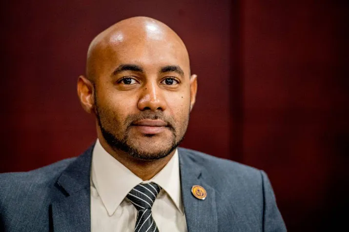 cel voor frauderende politicus sint maarten