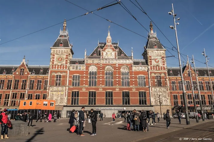 centrumzijde westelijke reizigerstunnel amsterdam centraal dicht