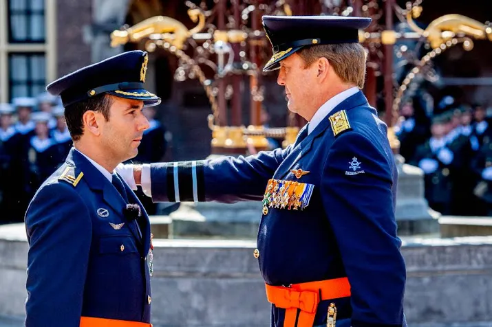 ceremonie willems orde op binnenhof begonnen