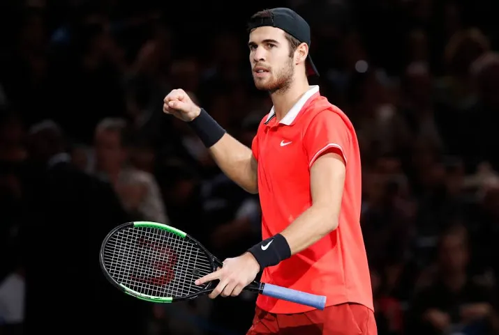 chatsjanov stoot door naar finale in parijs