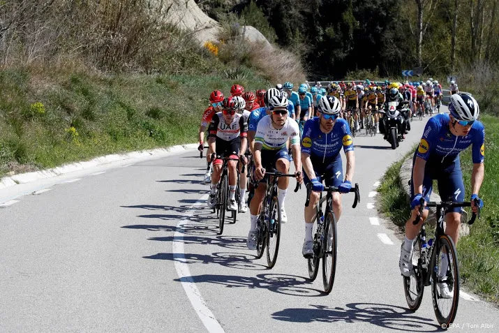 chaves wint bergrit in catalonie yates blijft leider