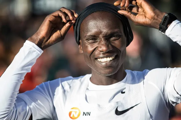 cheptegei gaat weer voor record 15 kilometer