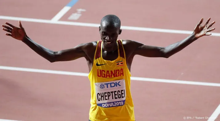 cheptegei loopt naar wereldrecord in valencia