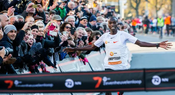 cheptegei scherpt wereldrecord 15 km aan