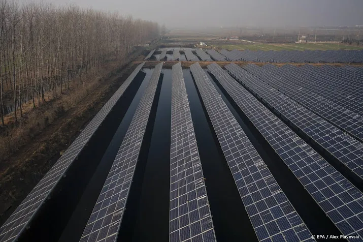 china blijft fors investeren in zonne energie