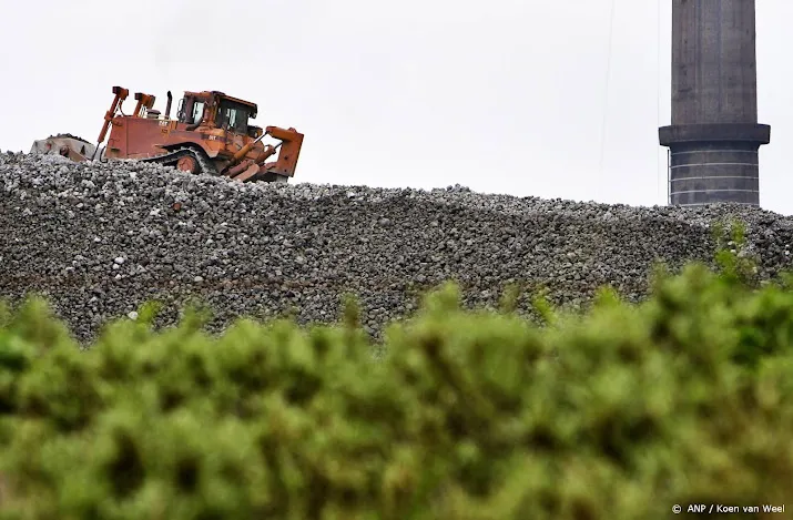chinese belofte om lagere staalproductie drukt prijs ijzererts