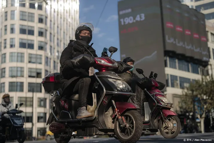 chinese beurzen dalen tokio gesloten vanwege een feestdag