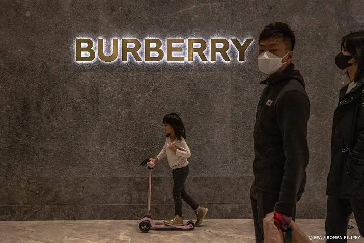chinese consument stuwt verkoop modebedrijf burberry