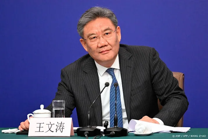 chinese minister naar parijs om te praten over elektrische autos