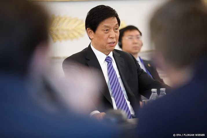 chinese toppoliticus naar economisch forum rusland