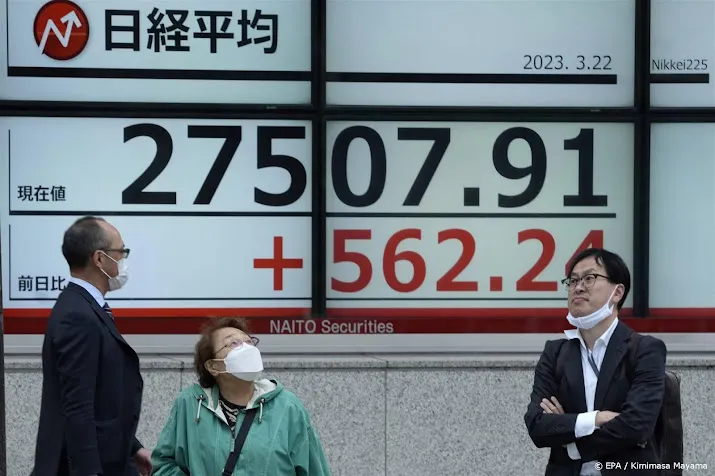 chipbedrijven en banken helpen nikkei aan winst