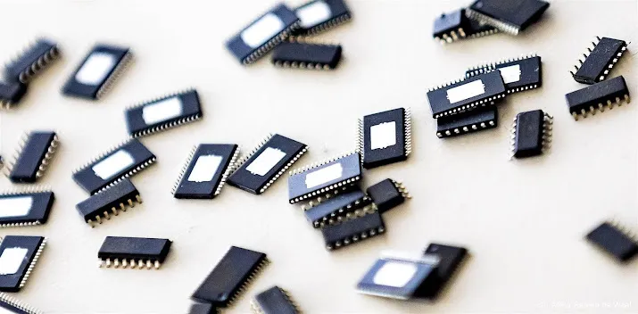 chipbedrijven helpen aex aan winst abn amro onderaan