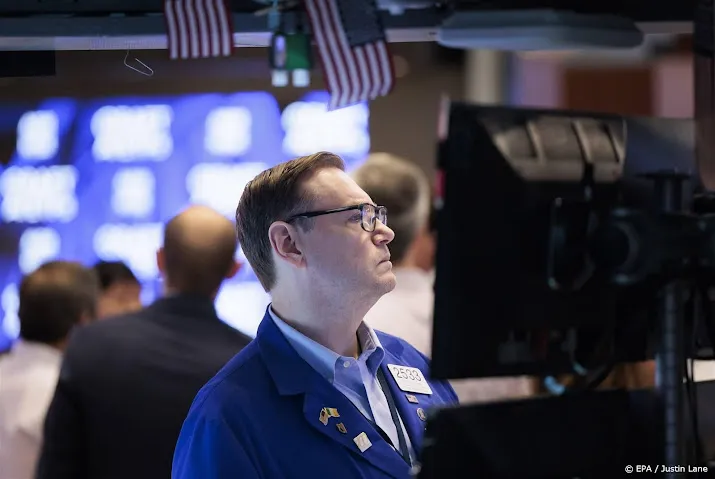 chipmakers nvidia en amd zakken op licht lager wall street
