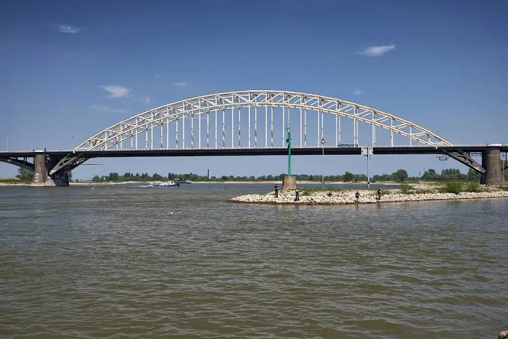 chroom 6 vertraagt werkzaamheden waalbrug