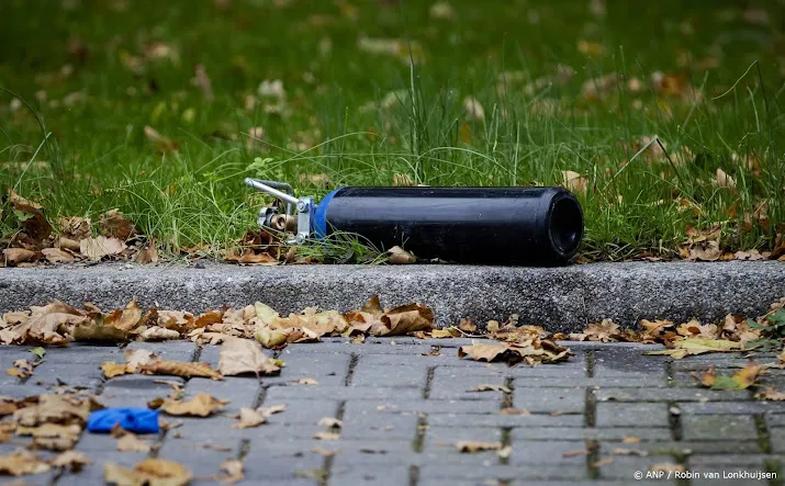 circa 10 000 lege lachgascilinders ontploft bij afvalinstallaties