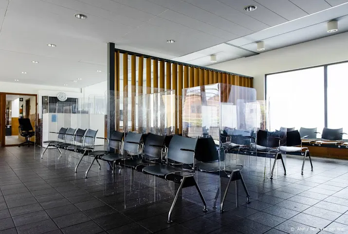 circa 100 mensen overnachten op stoel in aanmeldcentrum ter apel