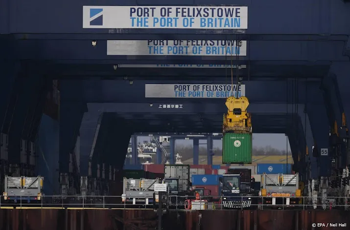 circa tweeduizend havenmedewerkers felixstowe leggen werk neer