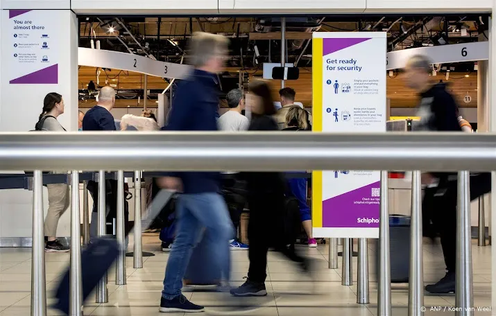 cnv binnenkort lagere werkdruk vrouwelijke beveiligers schiphol