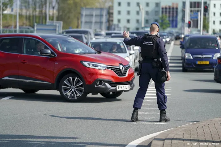 cnv marechaussee bij securitycheck op piekmomenten schiphol