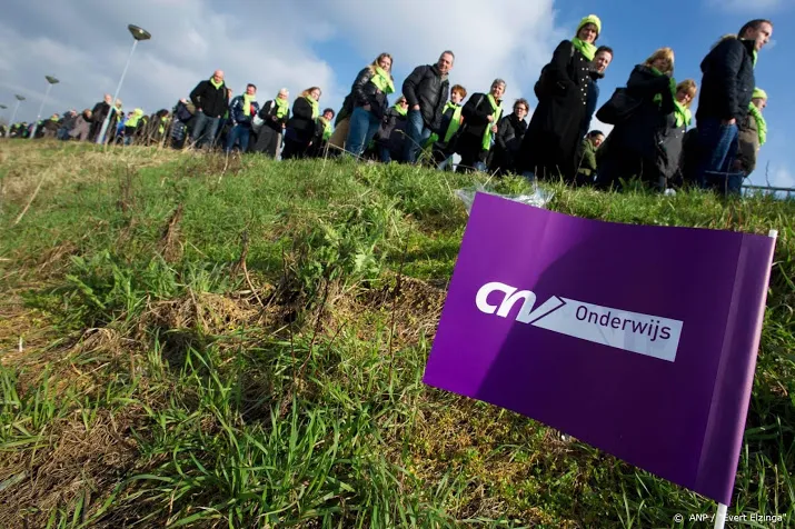 cnv onderwijs afblazen staking was fout