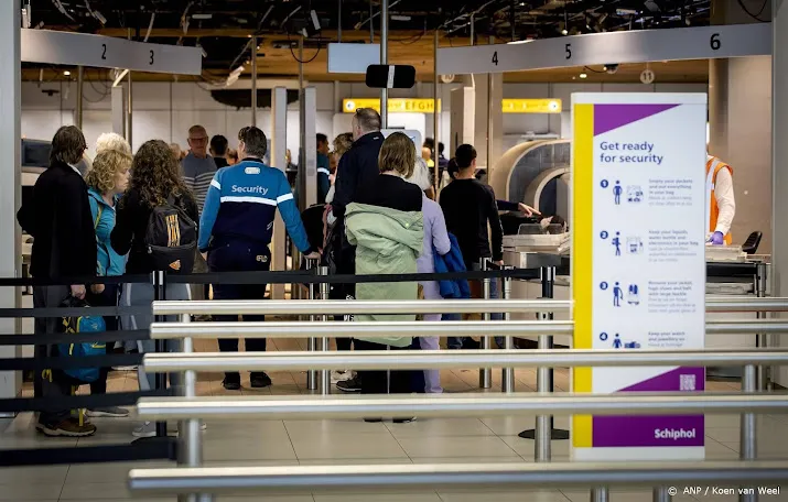 cnv tekort aan vrouwelijke beveiligers schiphol zorgelijk