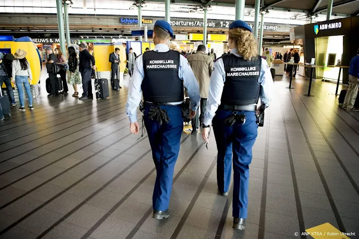 cnv vrouwelijke beveiligers schiphol starten petitie om werkdruk