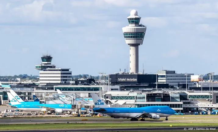co2 uitstoot vluchten schiphol minder gedaald dan aantal vluchten