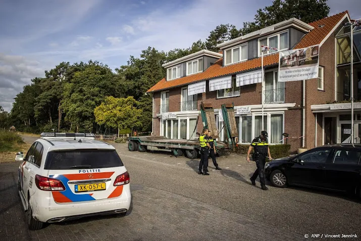 coa wint kort geding verkoop asielhotel gaat door