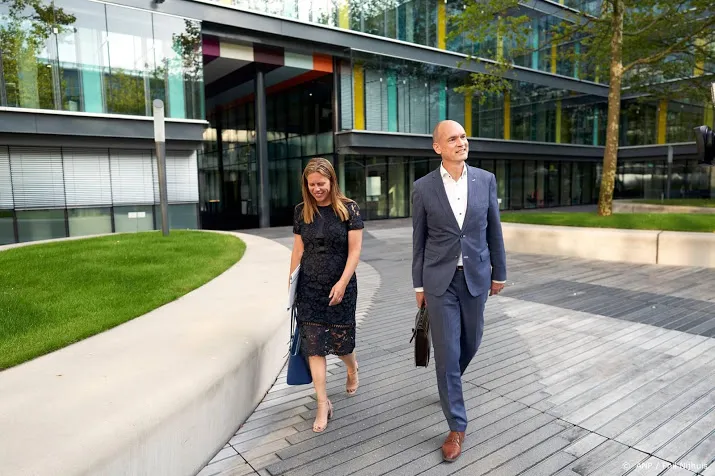 coalitiepartijen praten over begroting