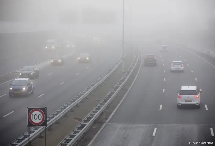 code geel om dichte mist in groot deel van het land
