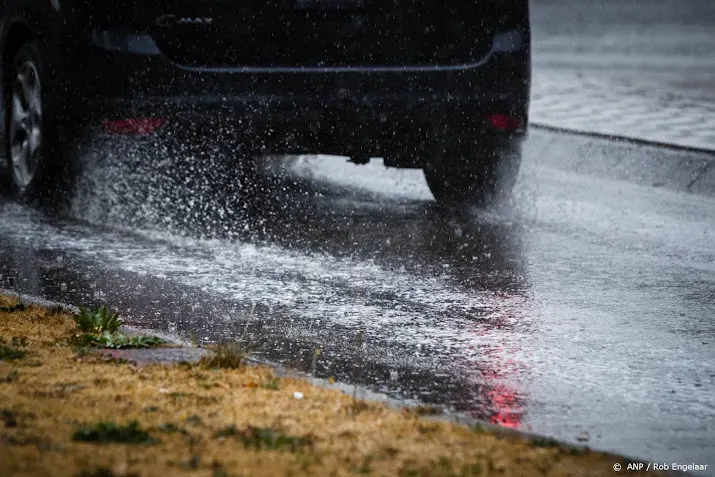 code geel vanwege kans op onweer in het hele land