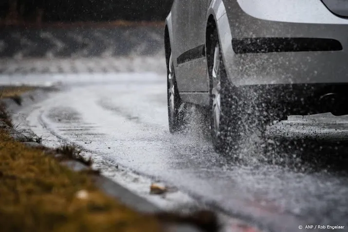 code geel vanwege kans op onweer in noorden en oosten